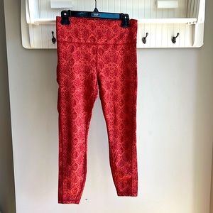 Athleta Salutation Stash Pocket II 7/8 Tight